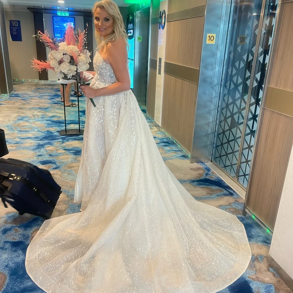 Celebrity Owned Wedding Dress - Picture 3 of 6